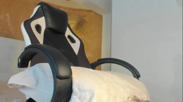 Image 12 of aprill_fox Stream on Chaturbate on 18 days ago