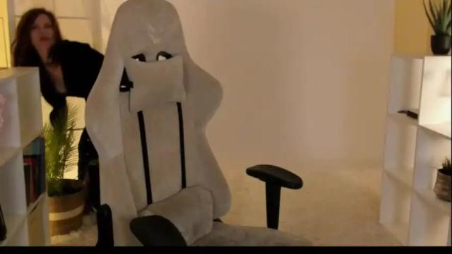 Image 3 of aprill_o_nill Stream on Chaturbate on 1 month ago