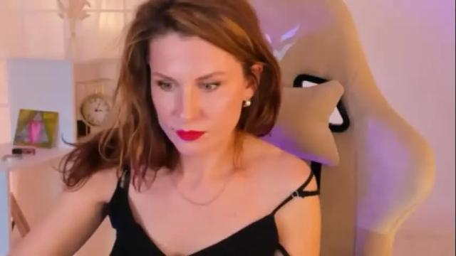 Image 7 of aprill_o_nill Stream on Chaturbate on 1 month ago