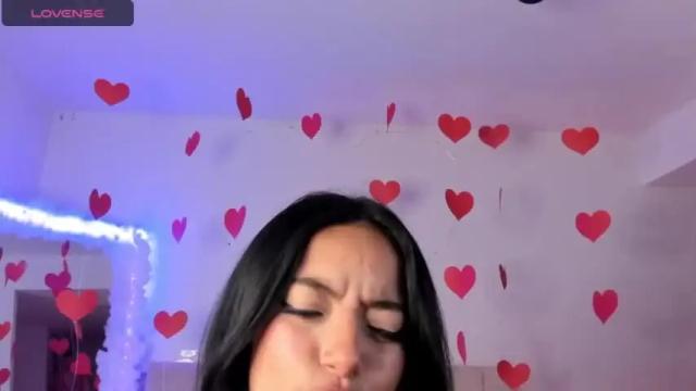 Image 6 of aprillholly Stream on Chaturbate on 20 months ago