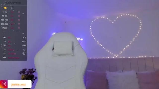 Image 12 of aprillholly Stream on Chaturbate on 19 months ago