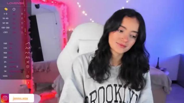 Image 2 of aprillholly Stream on Chaturbate on 18 months ago