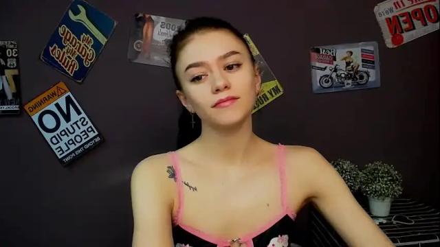 Image 2 of aprillswift_ Stream on Chaturbate on 28 days ago