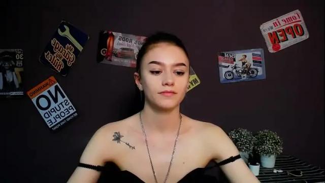 Image 4 of aprillswift_ Stream on Chaturbate on 20 days ago