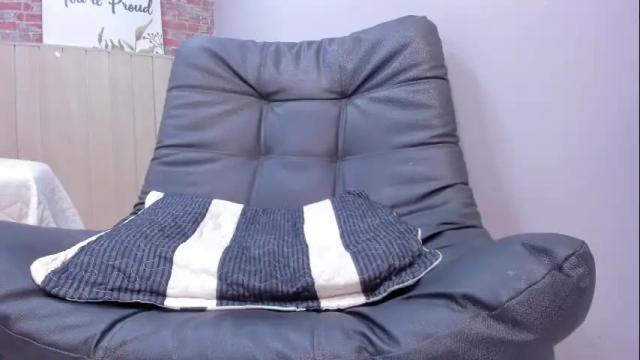 Image 2 of aprilricci Stream on Chaturbate on 1 month ago