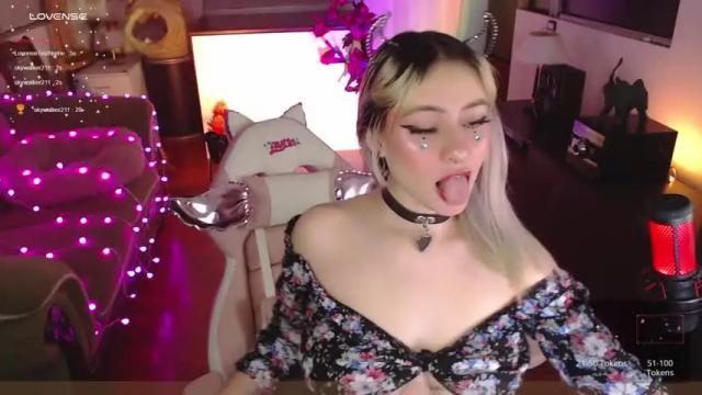 Image 10 of aquamarinebubble Stream on Chaturbate on 17 months ago