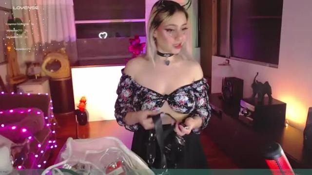 Image 2 of aquamarinebubble Stream on Chaturbate on 17 months ago