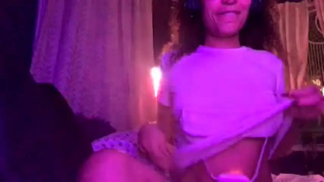 Image 2 of araremoon_indawn Stream on Chaturbate on 16 months ago