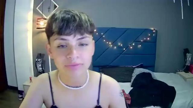 Image 2 of arescollings Stream on Chaturbate on 25 months ago