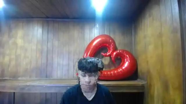 Image 3 of arescollings Stream on Chaturbate on 24 months ago