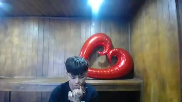 Image 6 of arescollings Stream on Chaturbate on 24 months ago