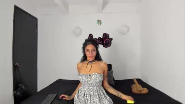 Image 3 of ari_barthon Stream on Chaturbate on 2 months ago