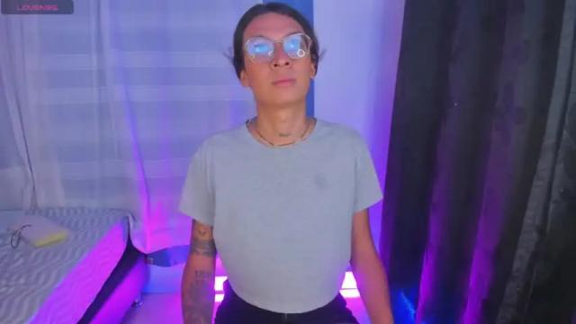 Image 2 of ari_diamond Stream on Chaturbate on 15 months ago