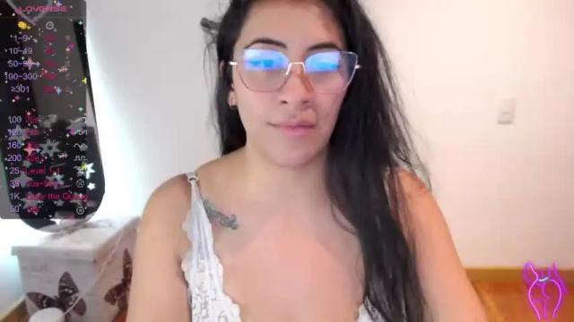 Image 3 of ari_ferrarii Stream on Chaturbate on 16 months ago