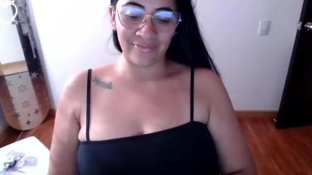 Image 4 of ari_ferrarii Stream on Chaturbate on 16 months ago