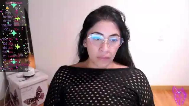 Image 4 of ari_ferrarii Stream on Chaturbate on 16 months ago