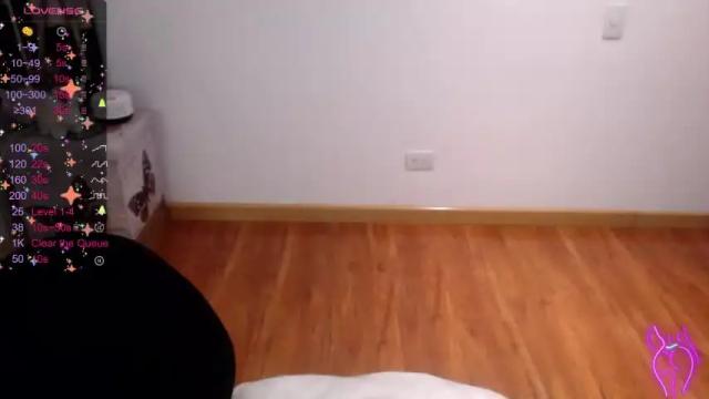 Image 8 of ari_ferrarii Stream on Chaturbate on 15 months ago