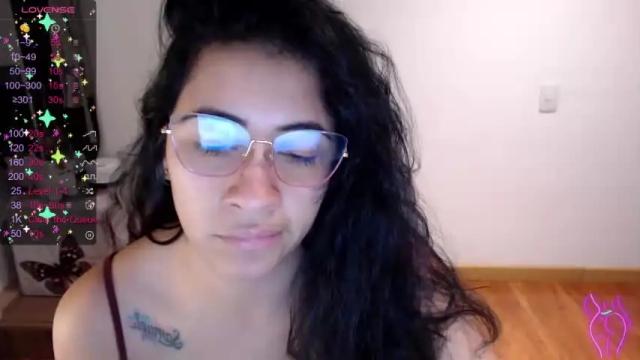 Image 3 of ari_ferrarii Stream on Chaturbate on 15 months ago