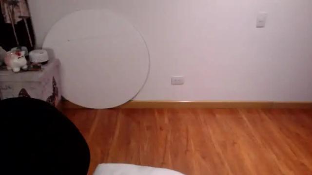 Image 2 of ari_ferrarii Stream on Chaturbate on 14 months ago