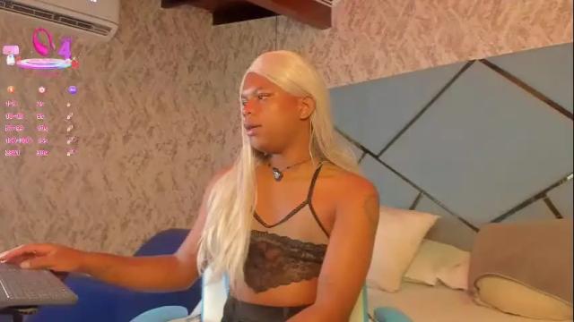 Image 3 of ari_monet Stream on Chaturbate on 22 days ago