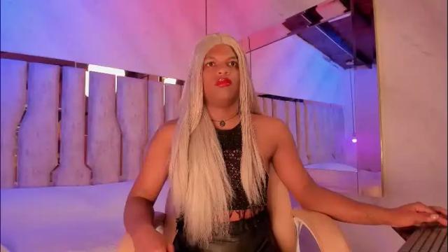 Image 3 of ari_monet Stream on Chaturbate on 1 month ago