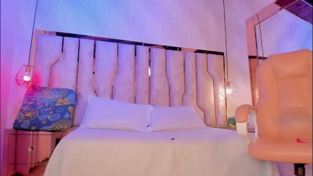Image 7 of ari_monet Stream on Chaturbate on 1 month ago