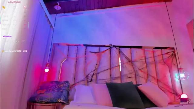 Image 3 of ari_monet Stream on Chaturbate on 2 days ago