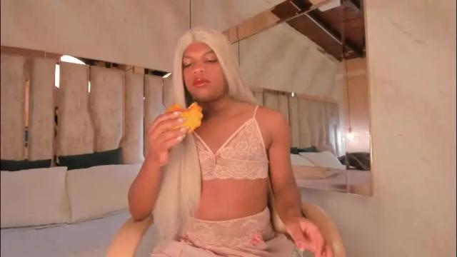 Image 3 of ari_monet Stream on Chaturbate on 1 month ago