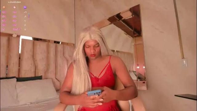 Image 4 of ari_monet Stream on Chaturbate on 1 month ago