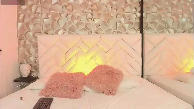 Image 6 of ari_sunshine Stream on Chaturbate on 3 months ago