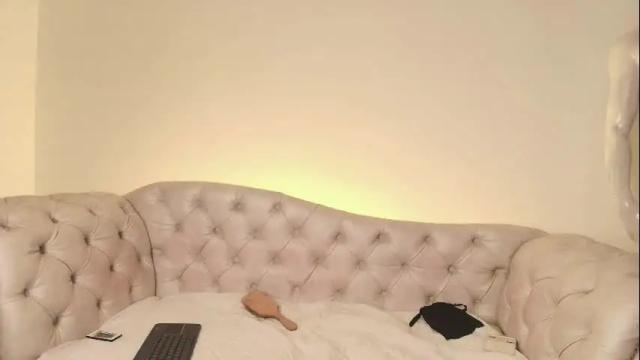 Image 7 of ari_sunshine Stream on Chaturbate on 2 months ago