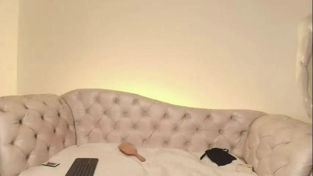 Image 8 of ari_sunshine Stream on Chaturbate on 2 months ago