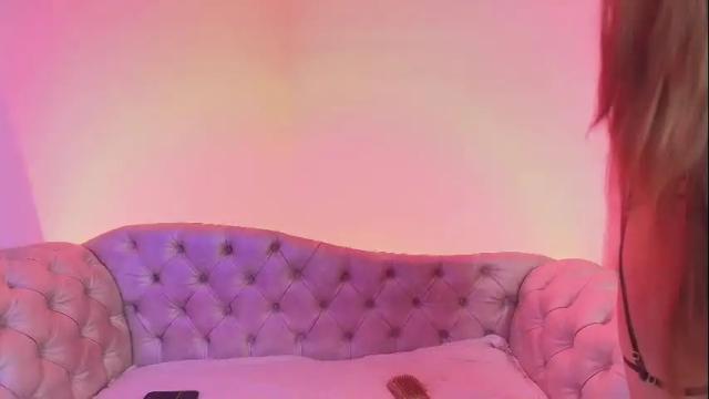 Image 3 of ari_sunshine Stream on Chaturbate on 2 months ago