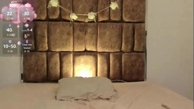 Image 7 of ari_sunshine Stream on Chaturbate on 2 months ago