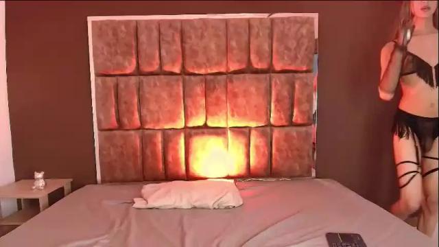 Image 3 of ari_sunshine Stream on Chaturbate on 2 months ago