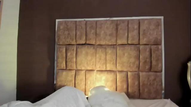 Image 4 of ari_sunshine Stream on Chaturbate on 2 months ago