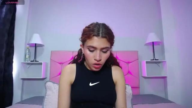 Image 2 of ariadna_tr Stream on Chaturbate on 14 months ago