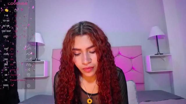 Image 7 of ariadna_tr Stream on Chaturbate on 13 months ago
