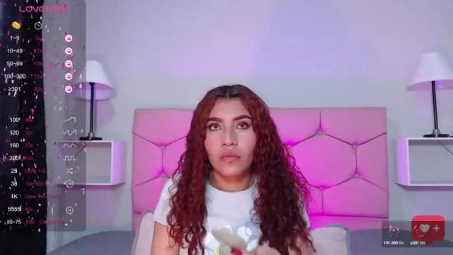 Image 4 of ariadna_tr Stream on Chaturbate on 13 months ago