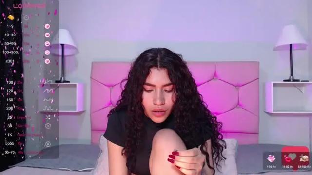 Image 10 of ariadna_tr Stream on Chaturbate on 13 months ago
