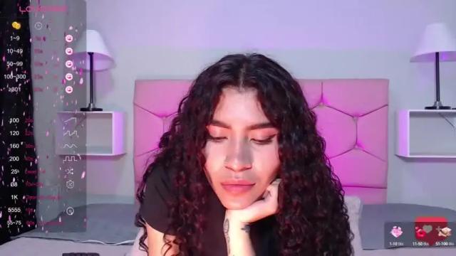 Image 2 of ariadna_tr Stream on Chaturbate on 13 months ago
