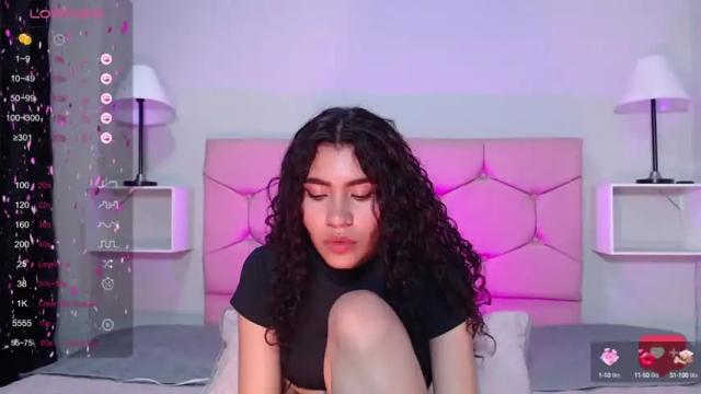 Image 7 of ariadna_tr Stream on Chaturbate on 13 months ago