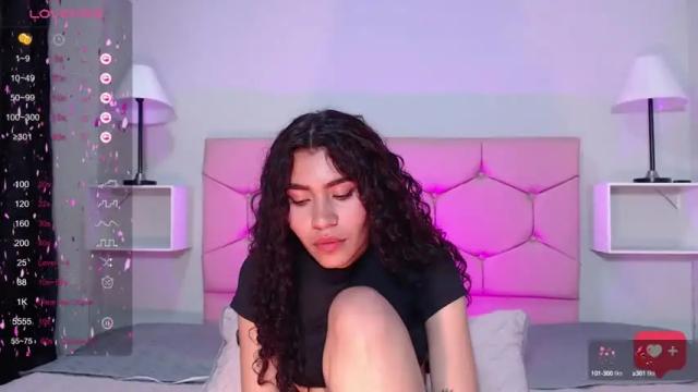Image 8 of ariadna_tr Stream on Chaturbate on 13 months ago