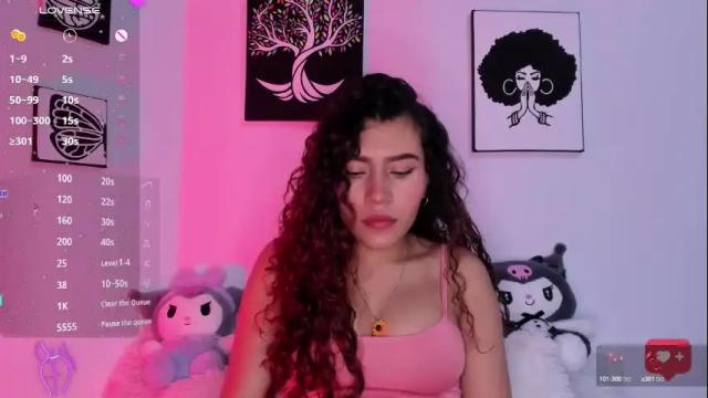 Image 3 of ariadna_tr Stream on Chaturbate on 1 month ago