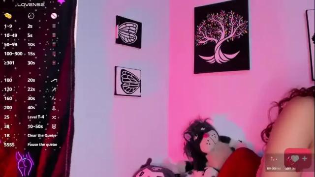 Image 7 of ariadna_tr Stream on Chaturbate on 1 month ago
