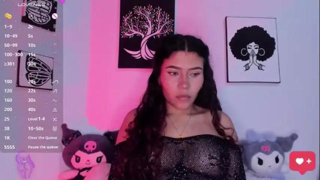 Image 3 of ariadna_tr Stream on Chaturbate on 1 month ago