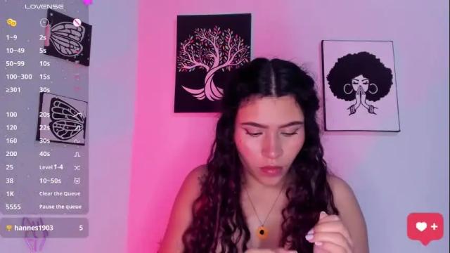 Image 6 of ariadna_tr Stream on Chaturbate on 2 days ago
