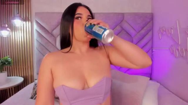 Image 6 of ariah_moont Stream on Chaturbate on 16 months ago