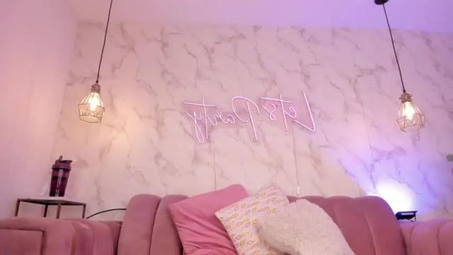 Image 4 of ariah_moont Stream on Chaturbate on 16 months ago