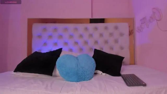 Image 7 of ariah_moont Stream on Chaturbate on 16 months ago